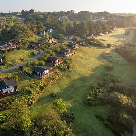 Timber Hill Self Catering Cedar Lodges Broad Haven Extérieur photo