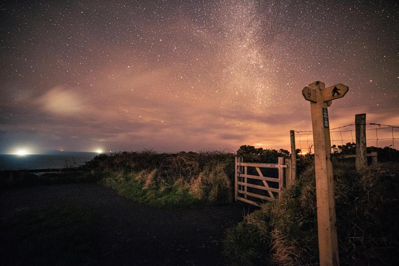 Timber Hill Self Catering Cedar Lodges Broad Haven Extérieur photo