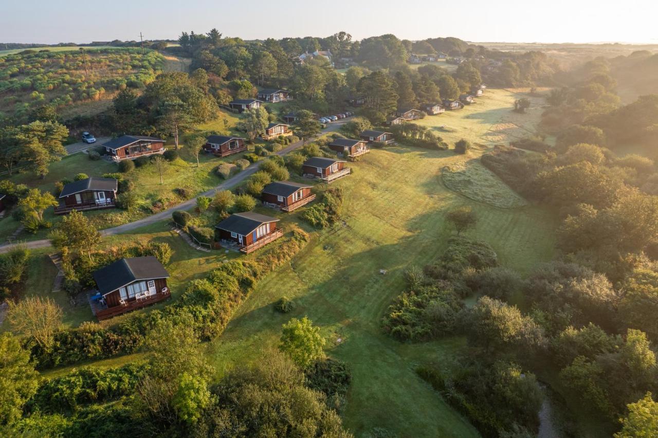 Timber Hill Self Catering Cedar Lodges Broad Haven Extérieur photo
