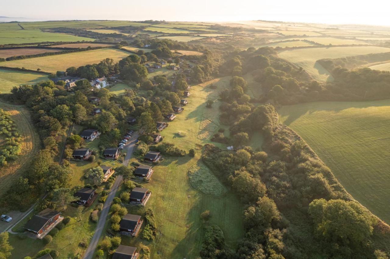 Timber Hill Self Catering Cedar Lodges Broad Haven Extérieur photo