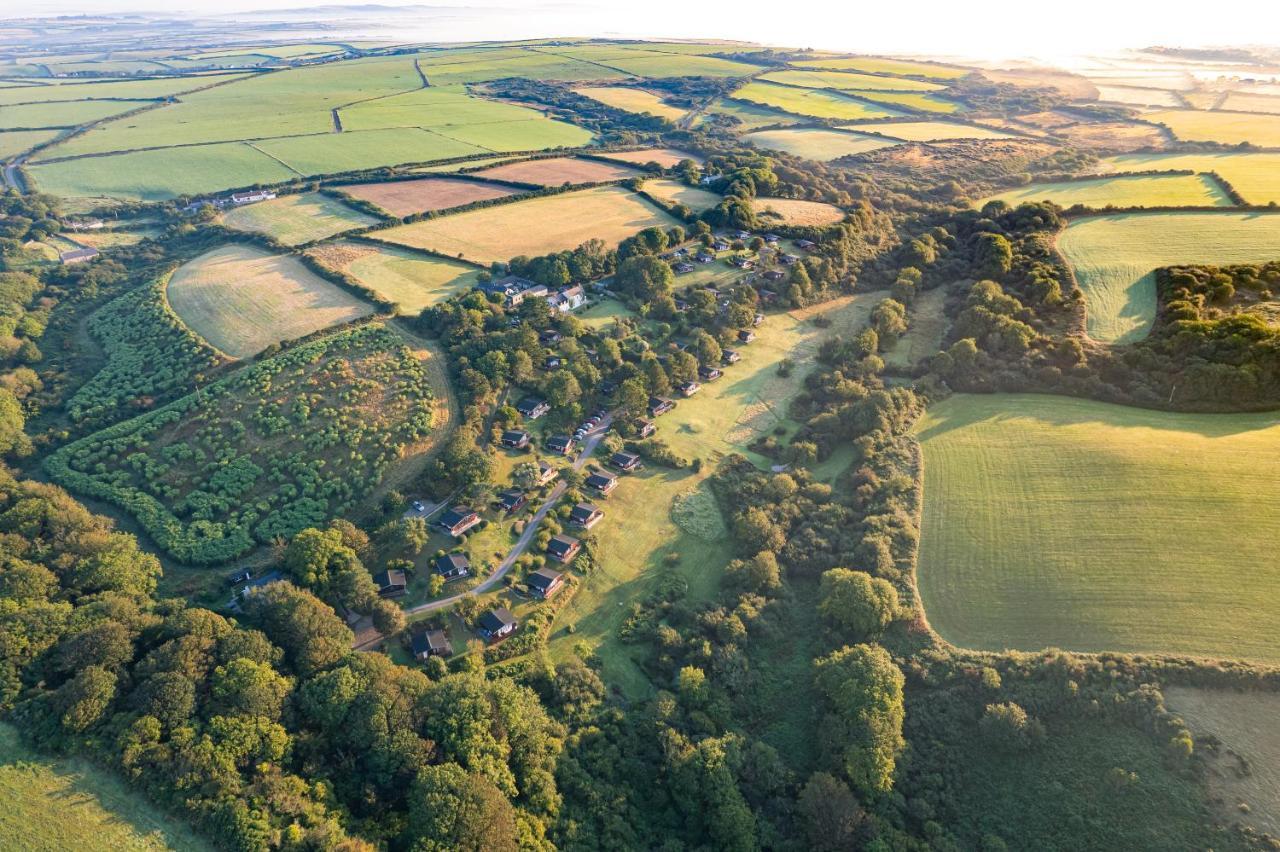 Timber Hill Self Catering Cedar Lodges Broad Haven Extérieur photo
