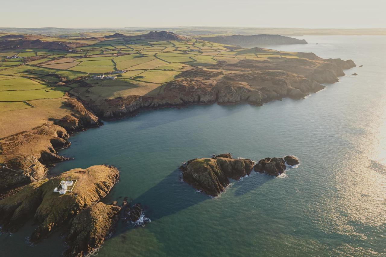 Timber Hill Self Catering Cedar Lodges Broad Haven Extérieur photo