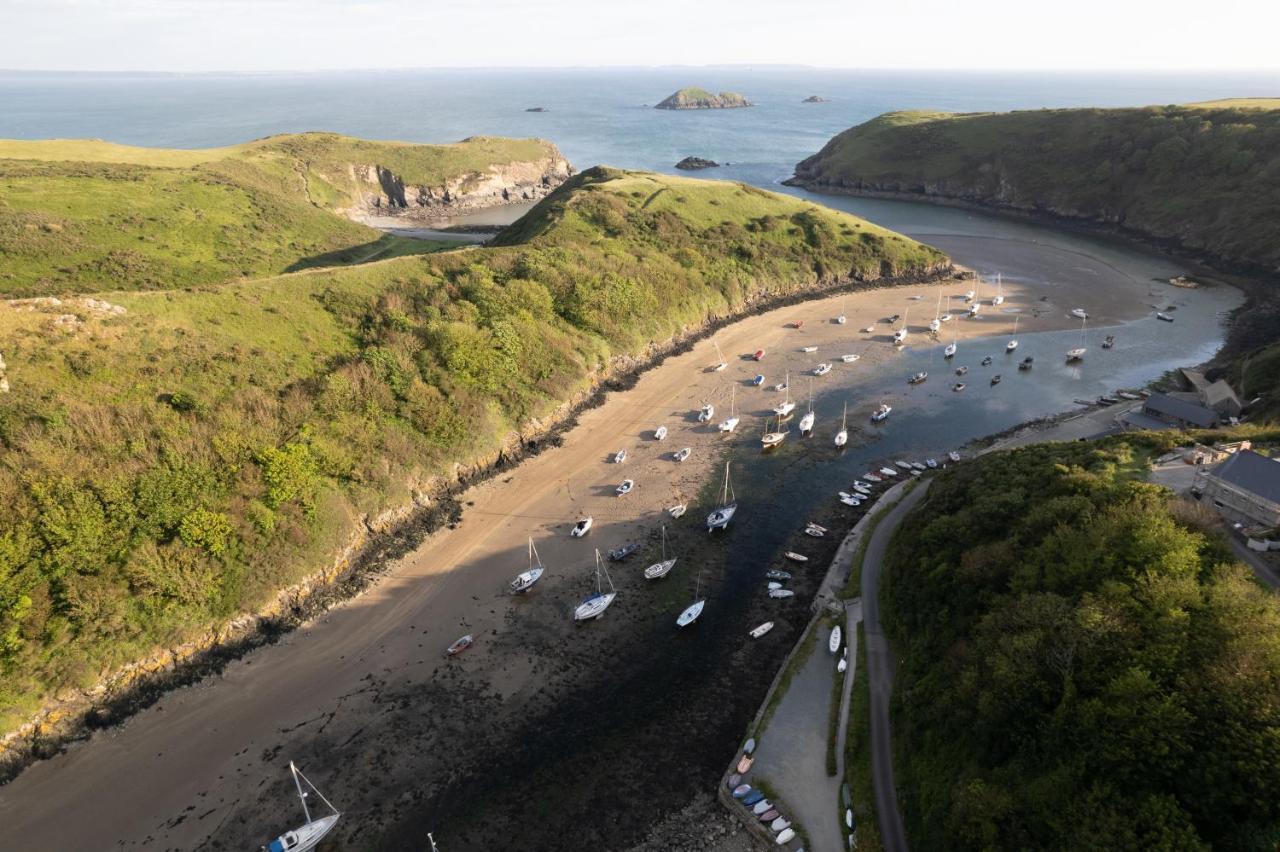 Timber Hill Self Catering Cedar Lodges Broad Haven Extérieur photo