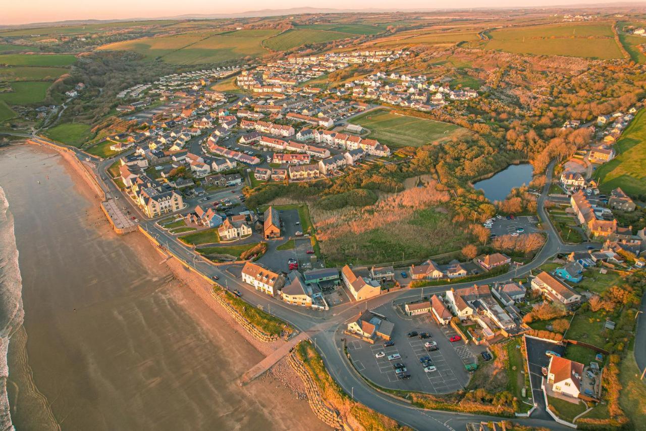 Timber Hill Self Catering Cedar Lodges Broad Haven Extérieur photo