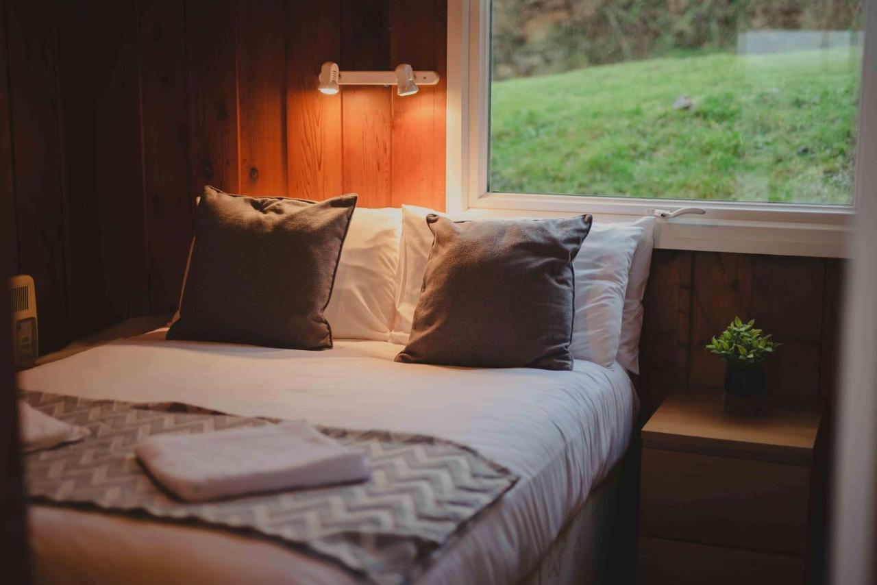 Timber Hill Self Catering Cedar Lodges Broad Haven Extérieur photo