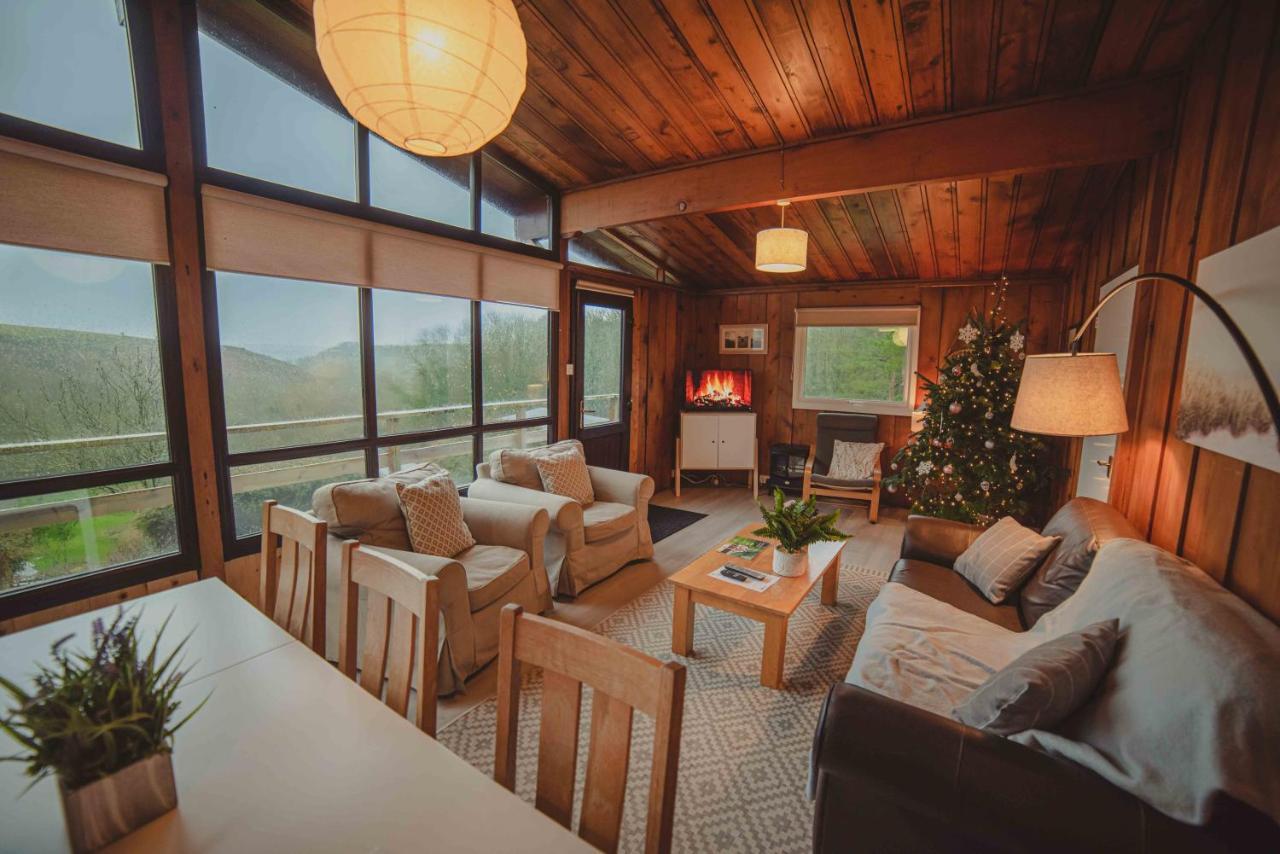 Timber Hill Self Catering Cedar Lodges Broad Haven Extérieur photo