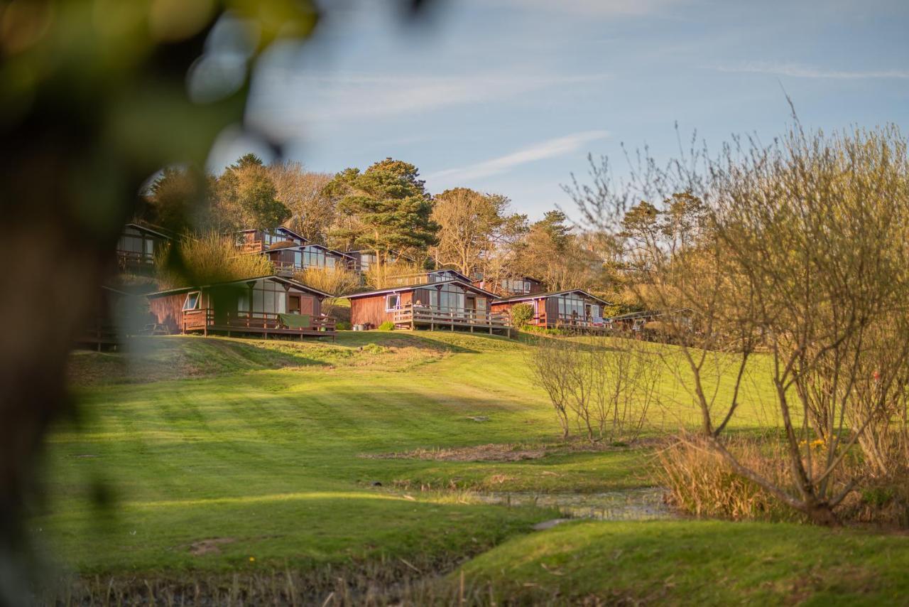 Timber Hill Self Catering Cedar Lodges Broad Haven Extérieur photo