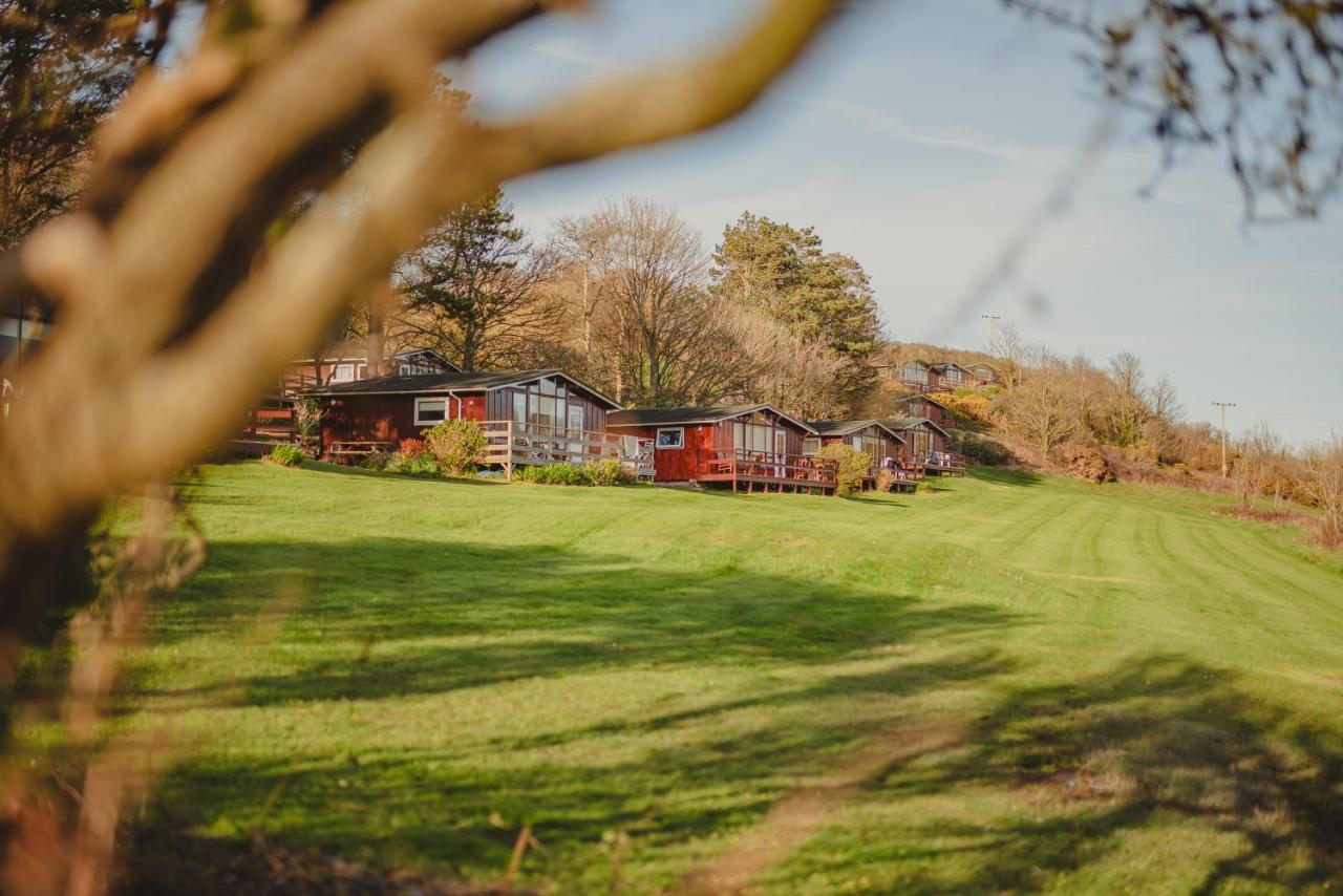 Timber Hill Self Catering Cedar Lodges Broad Haven Extérieur photo