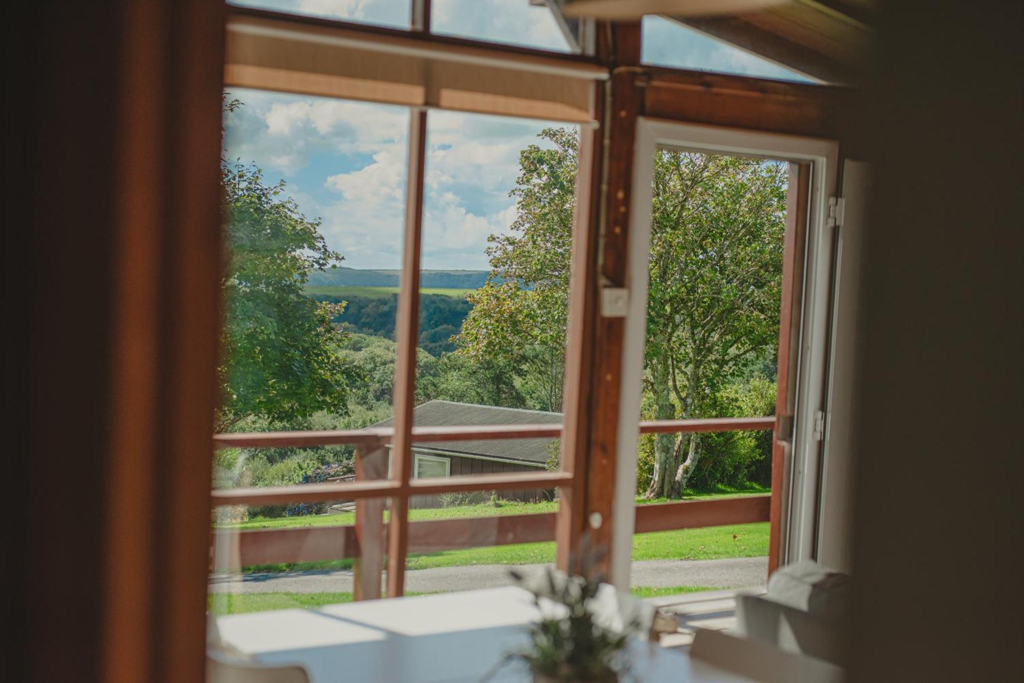 Timber Hill Self Catering Cedar Lodges Broad Haven Extérieur photo