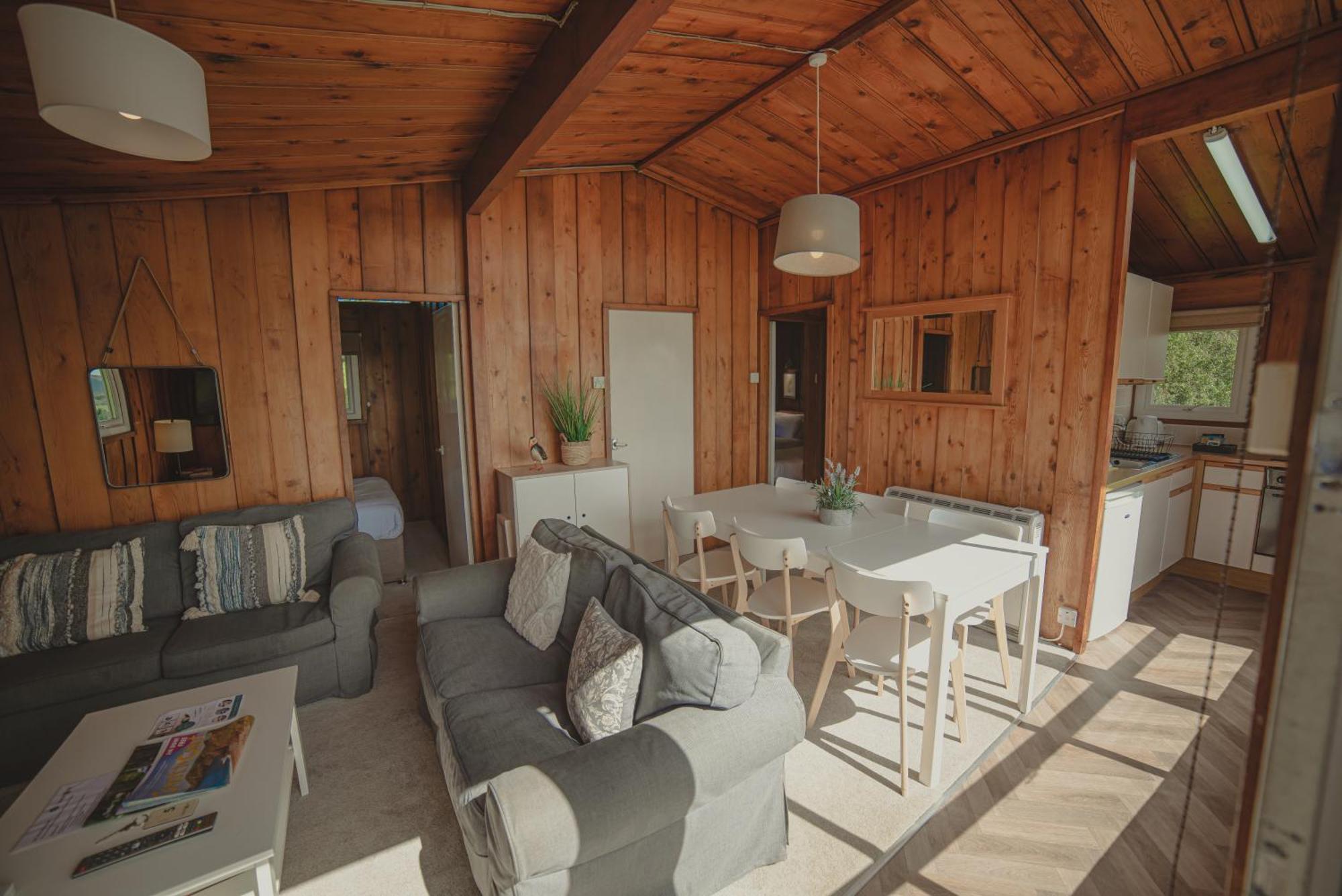 Timber Hill Self Catering Cedar Lodges Broad Haven Extérieur photo