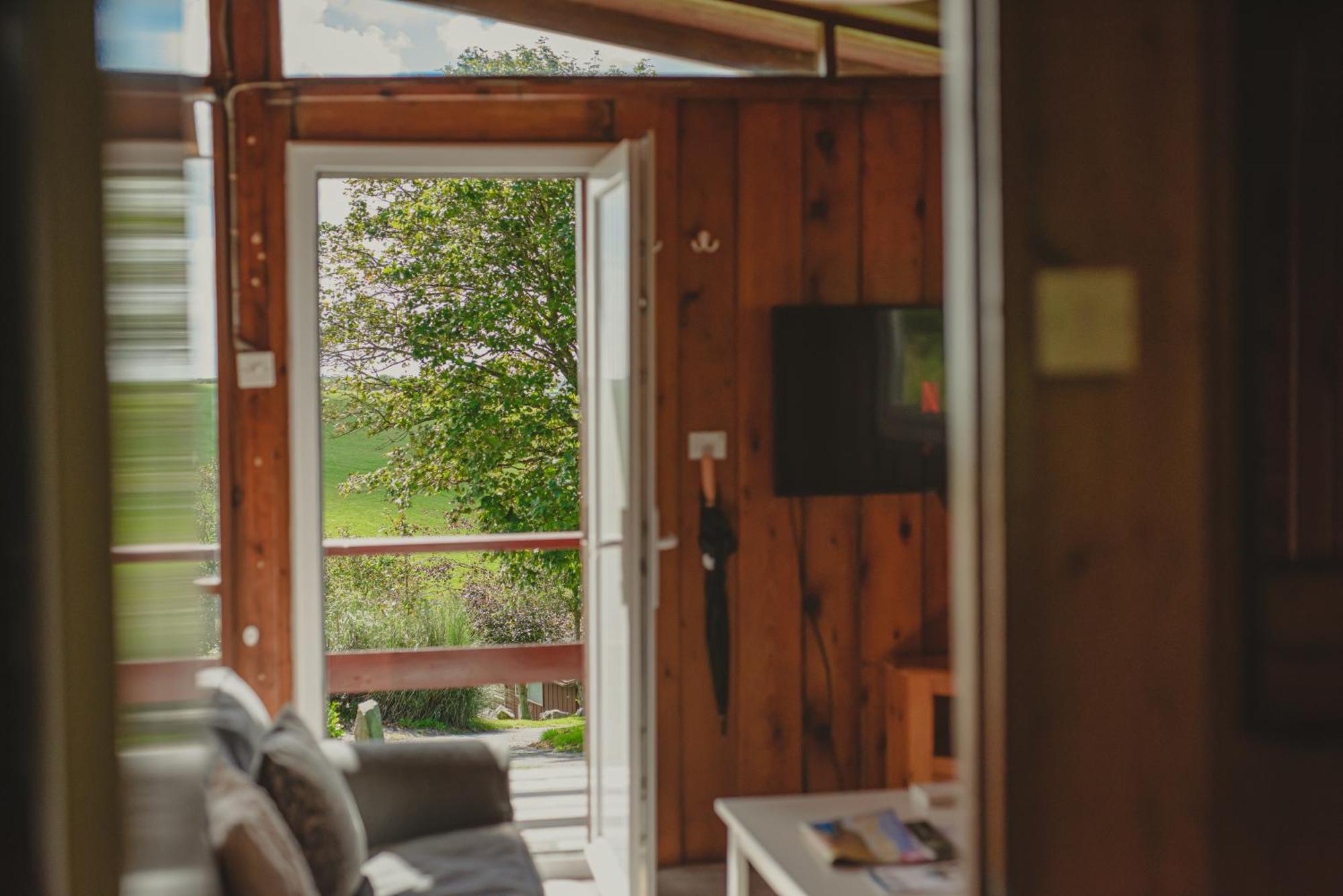 Timber Hill Self Catering Cedar Lodges Broad Haven Extérieur photo