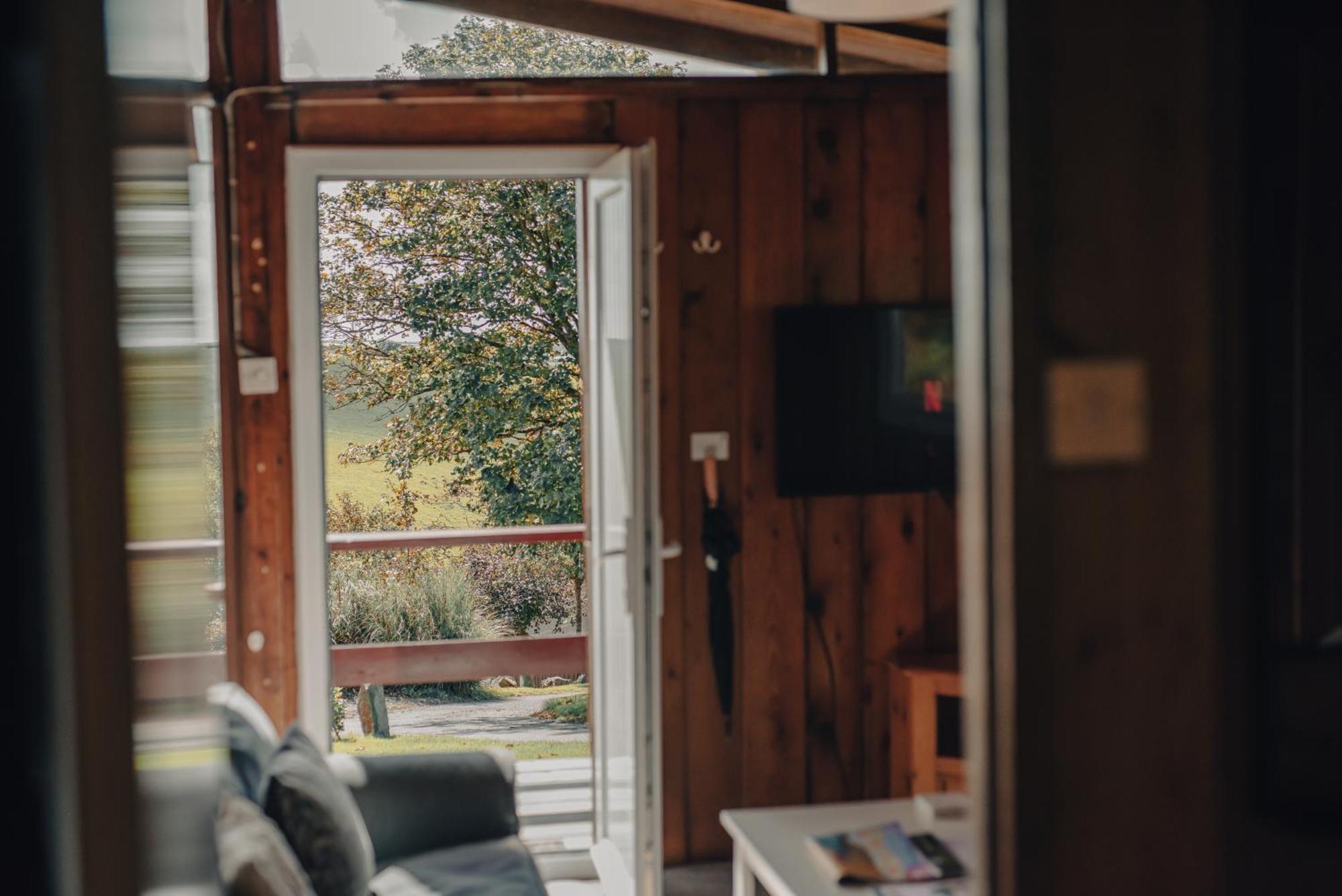 Timber Hill Self Catering Cedar Lodges Broad Haven Extérieur photo
