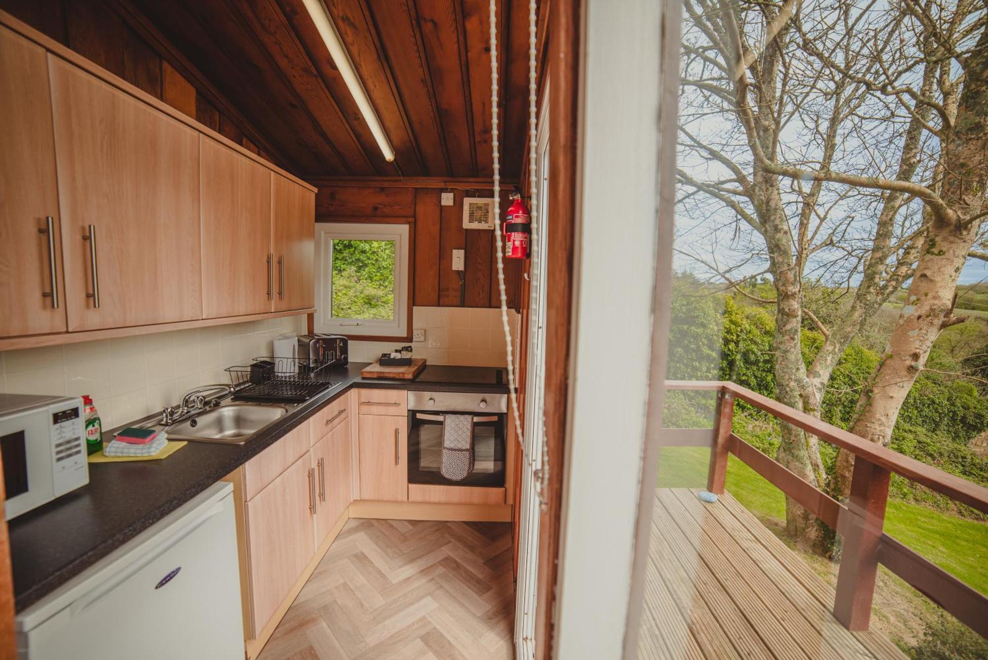 Timber Hill Self Catering Cedar Lodges Broad Haven Extérieur photo