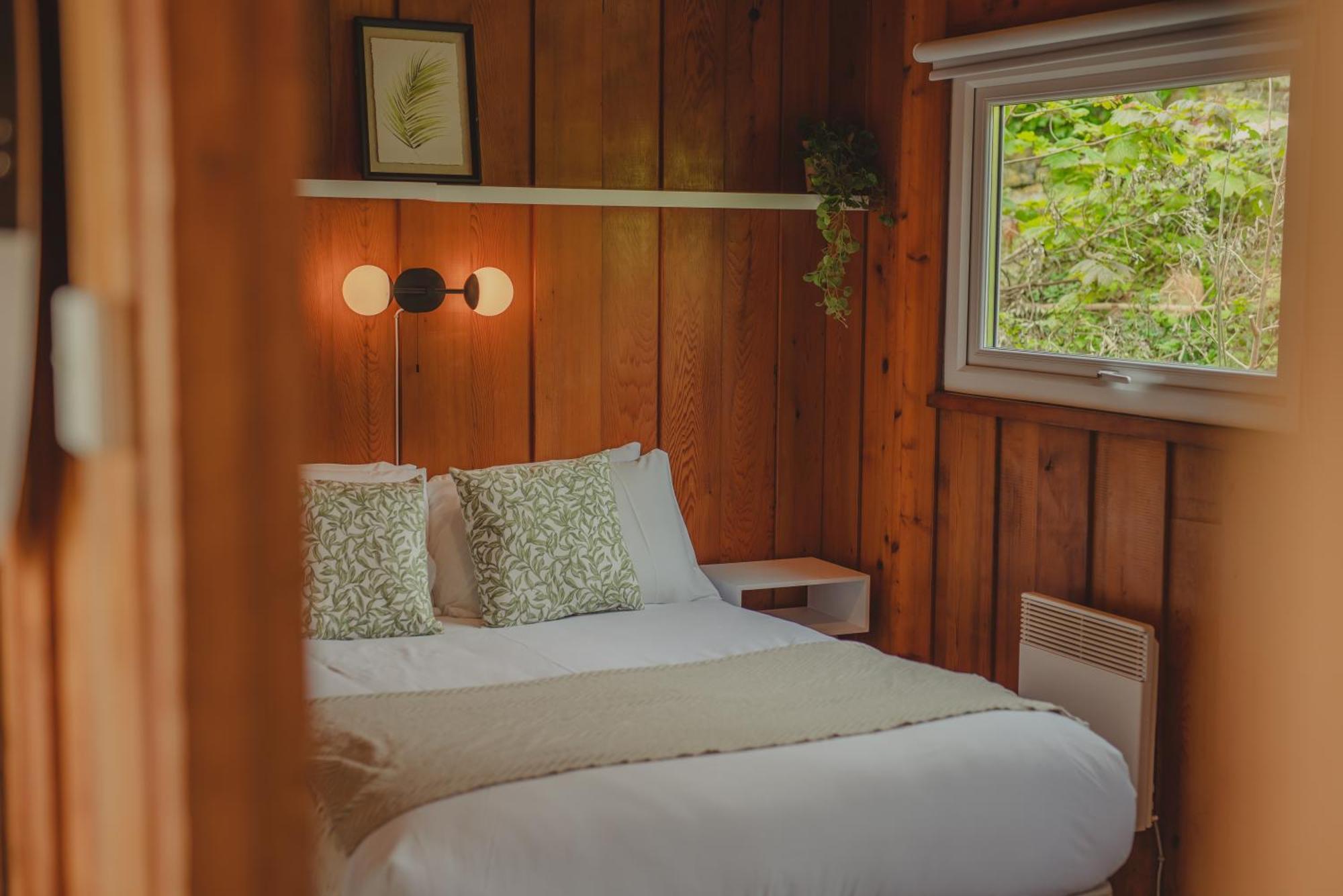 Timber Hill Self Catering Cedar Lodges Broad Haven Extérieur photo