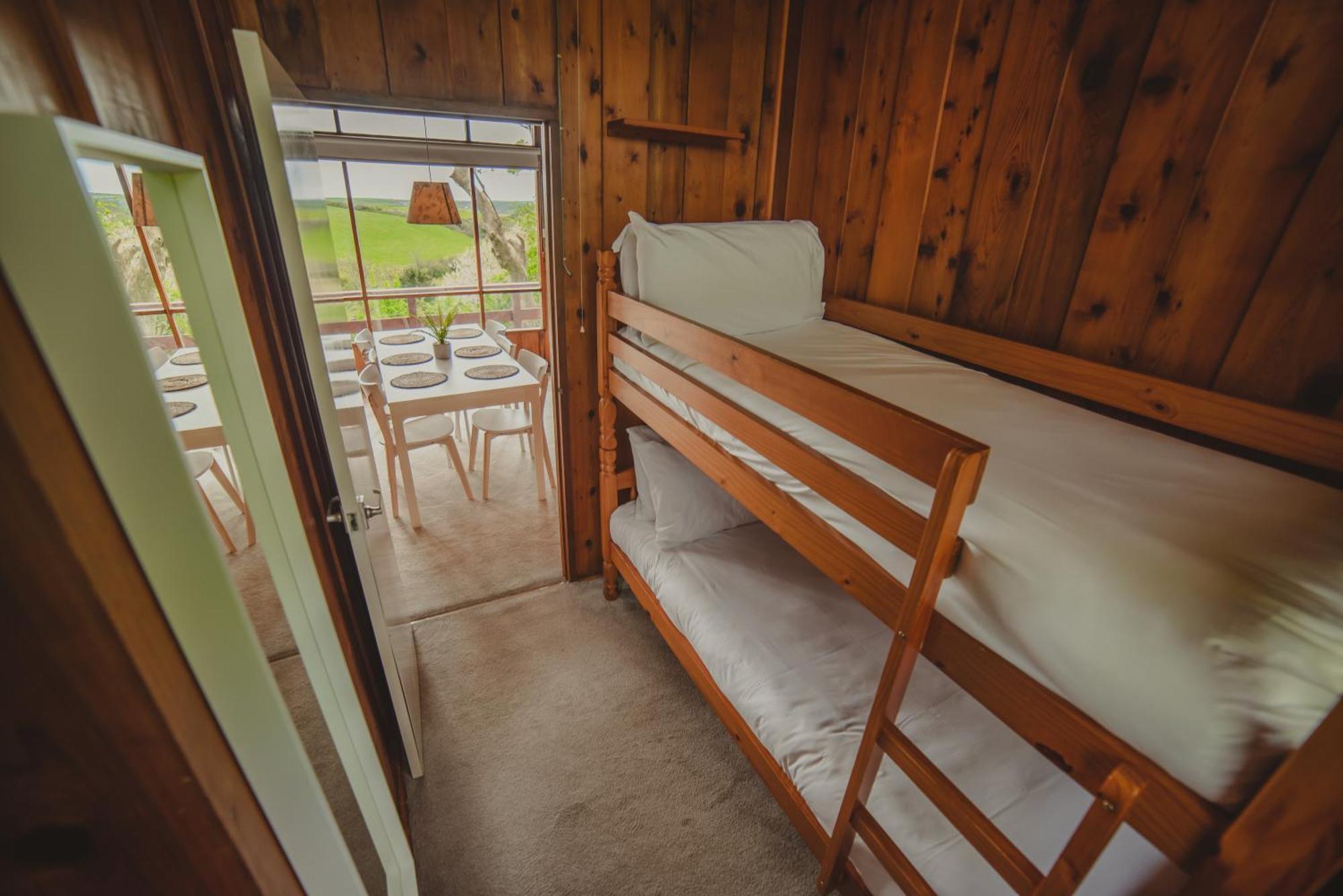 Timber Hill Self Catering Cedar Lodges Broad Haven Extérieur photo