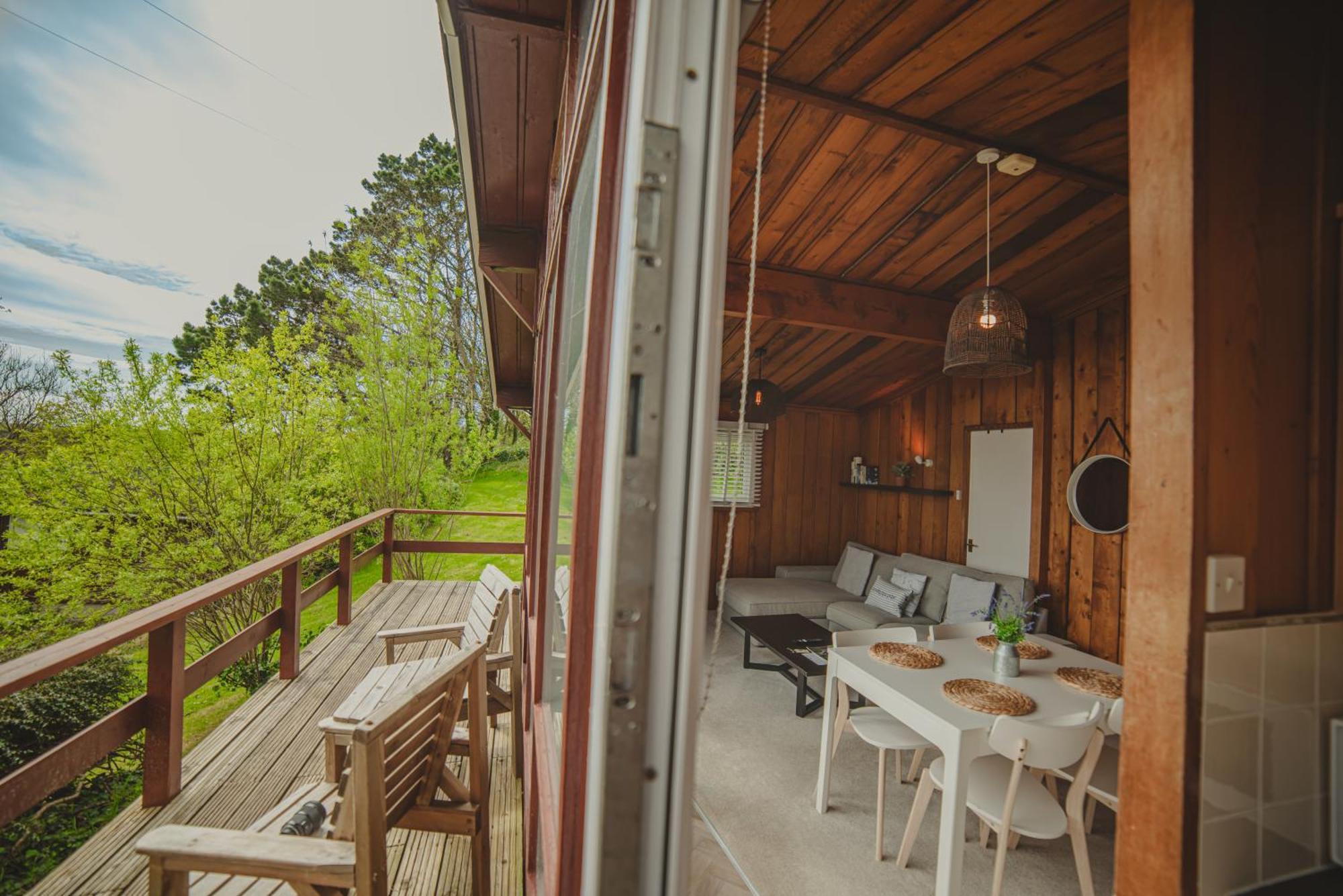 Timber Hill Self Catering Cedar Lodges Broad Haven Extérieur photo