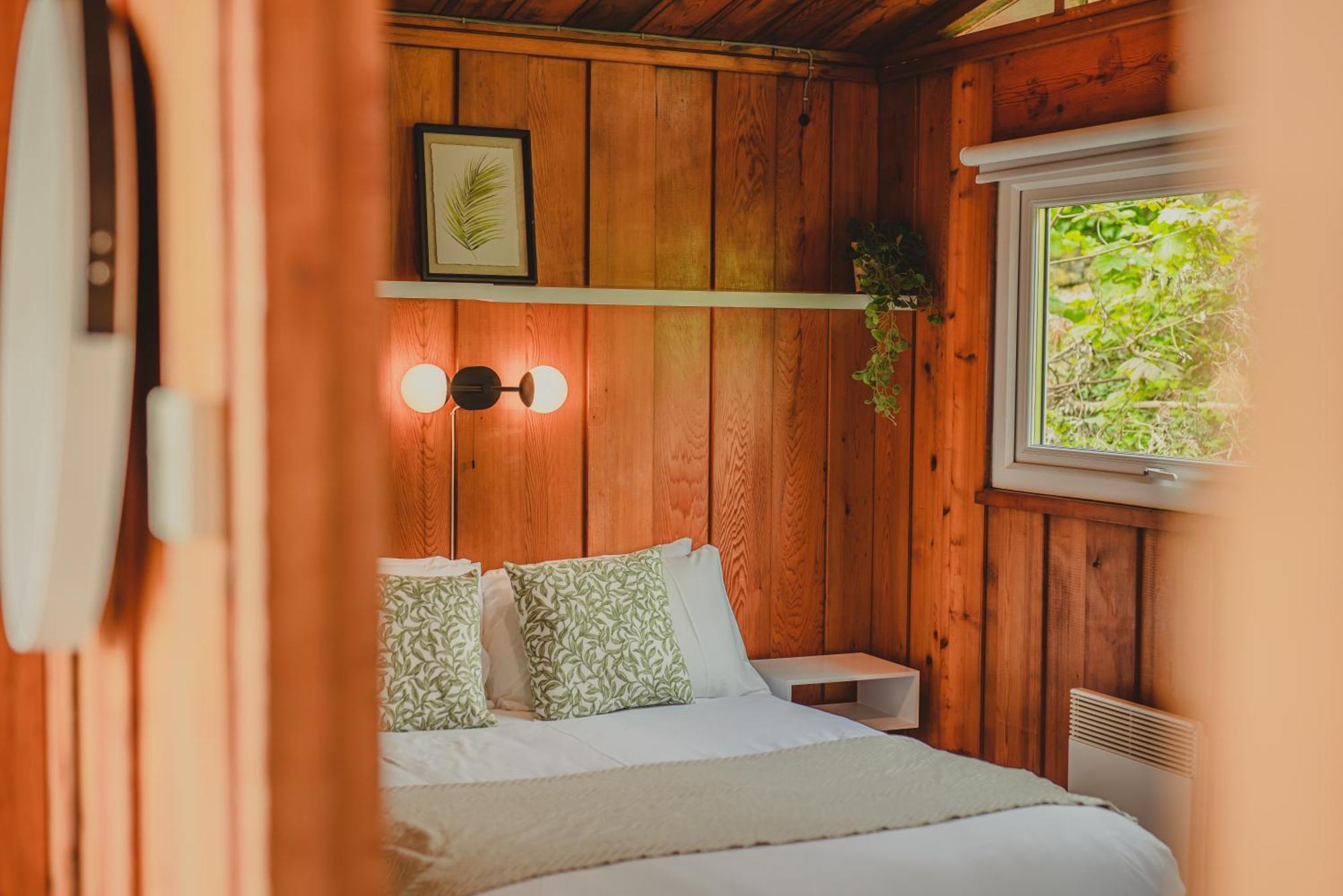 Timber Hill Self Catering Cedar Lodges Broad Haven Extérieur photo