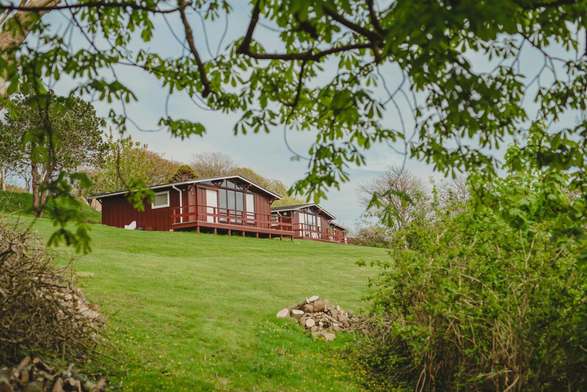 Timber Hill Self Catering Cedar Lodges Broad Haven Extérieur photo