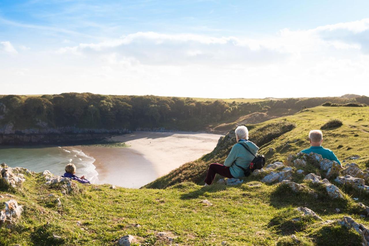Timber Hill Self Catering Cedar Lodges Broad Haven Extérieur photo
